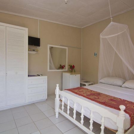 Отель Keegans Beachside Bequia Island Экстерьер фото