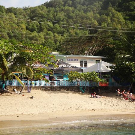 Отель Keegans Beachside Bequia Island Экстерьер фото