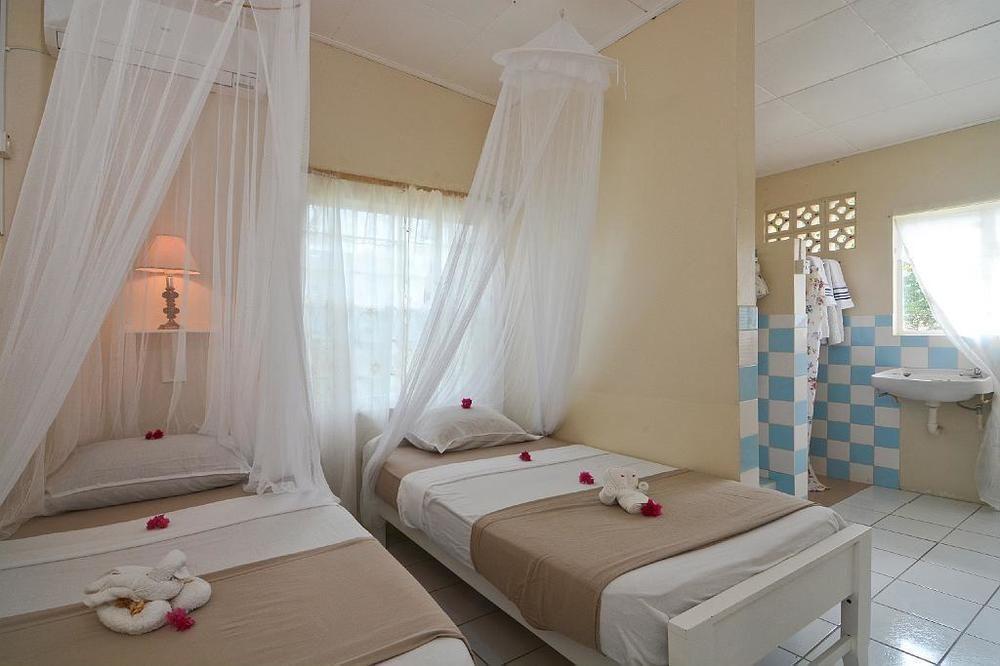 Отель Keegans Beachside Bequia Island Экстерьер фото
