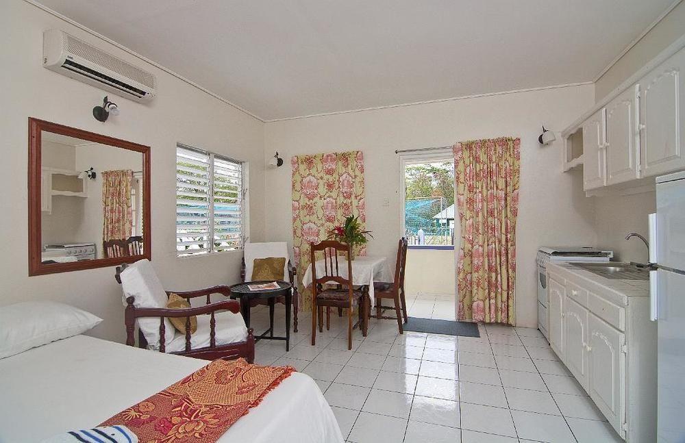 Отель Keegans Beachside Bequia Island Экстерьер фото