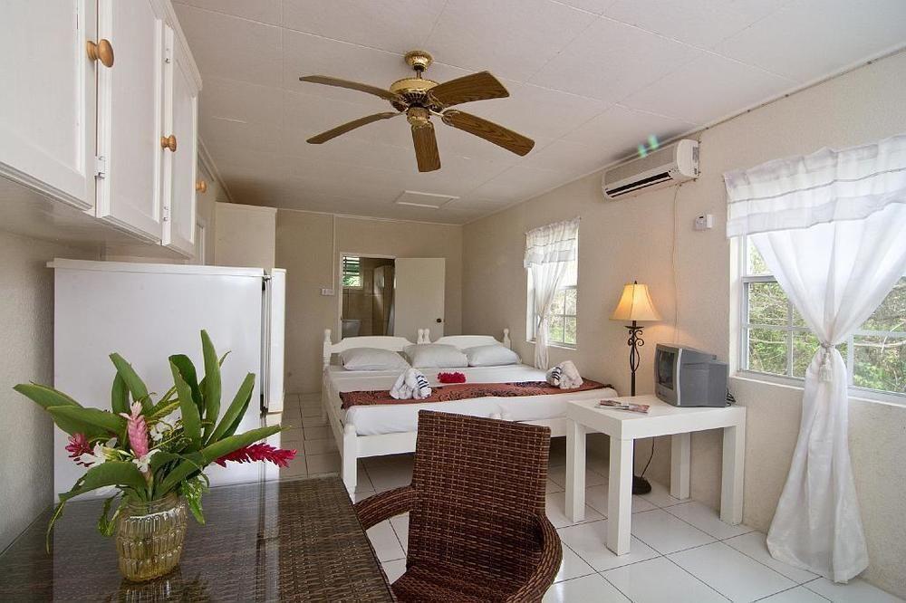 Отель Keegans Beachside Bequia Island Экстерьер фото