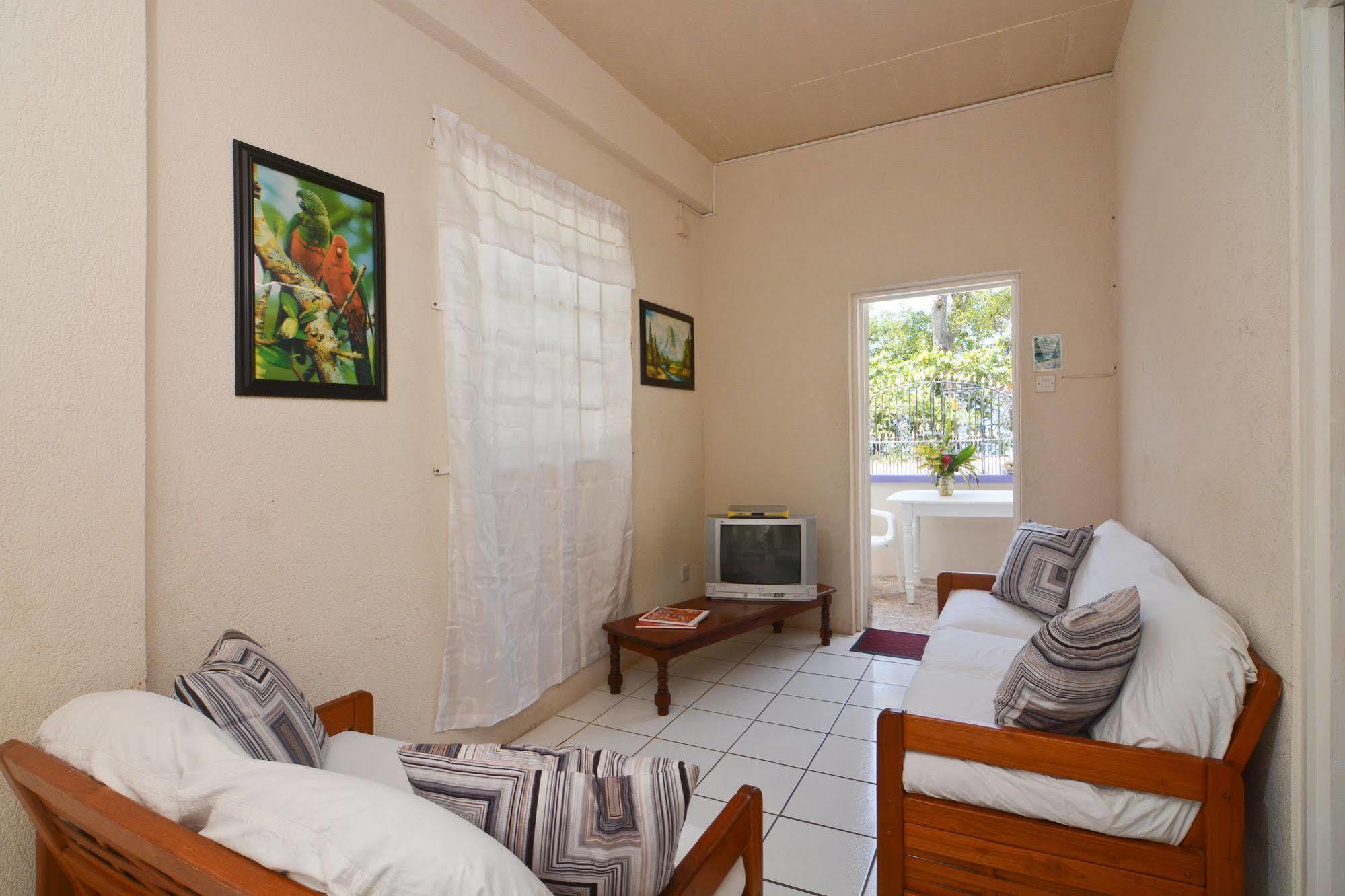 Отель Keegans Beachside Bequia Island Экстерьер фото