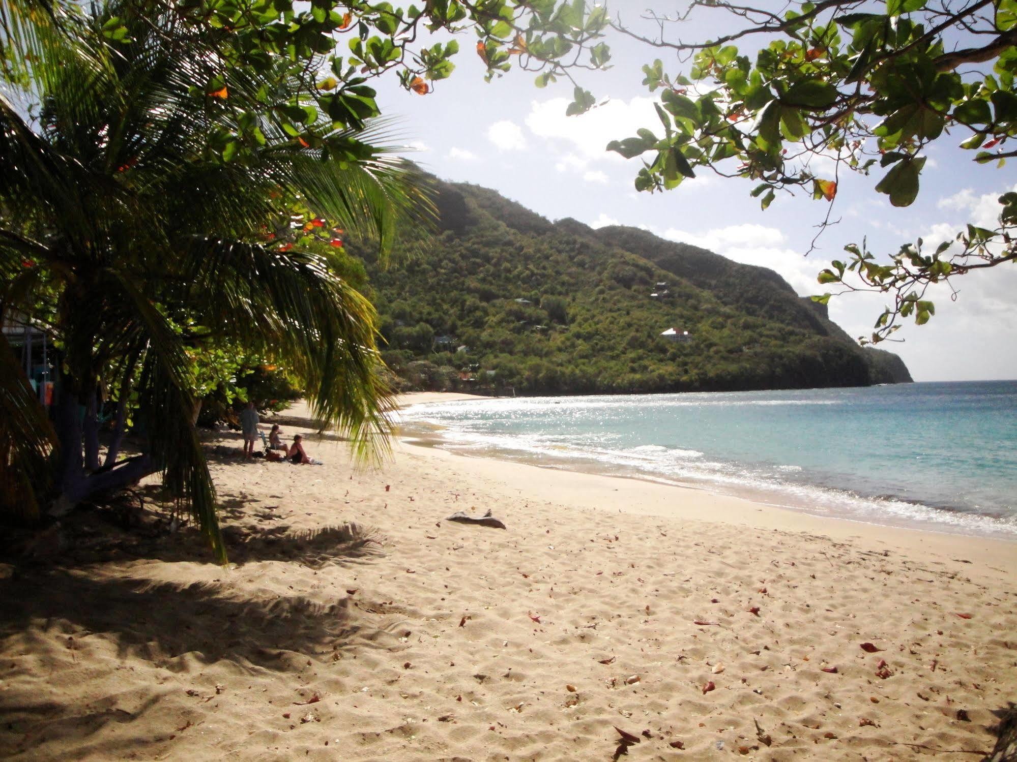 Отель Keegans Beachside Bequia Island Экстерьер фото