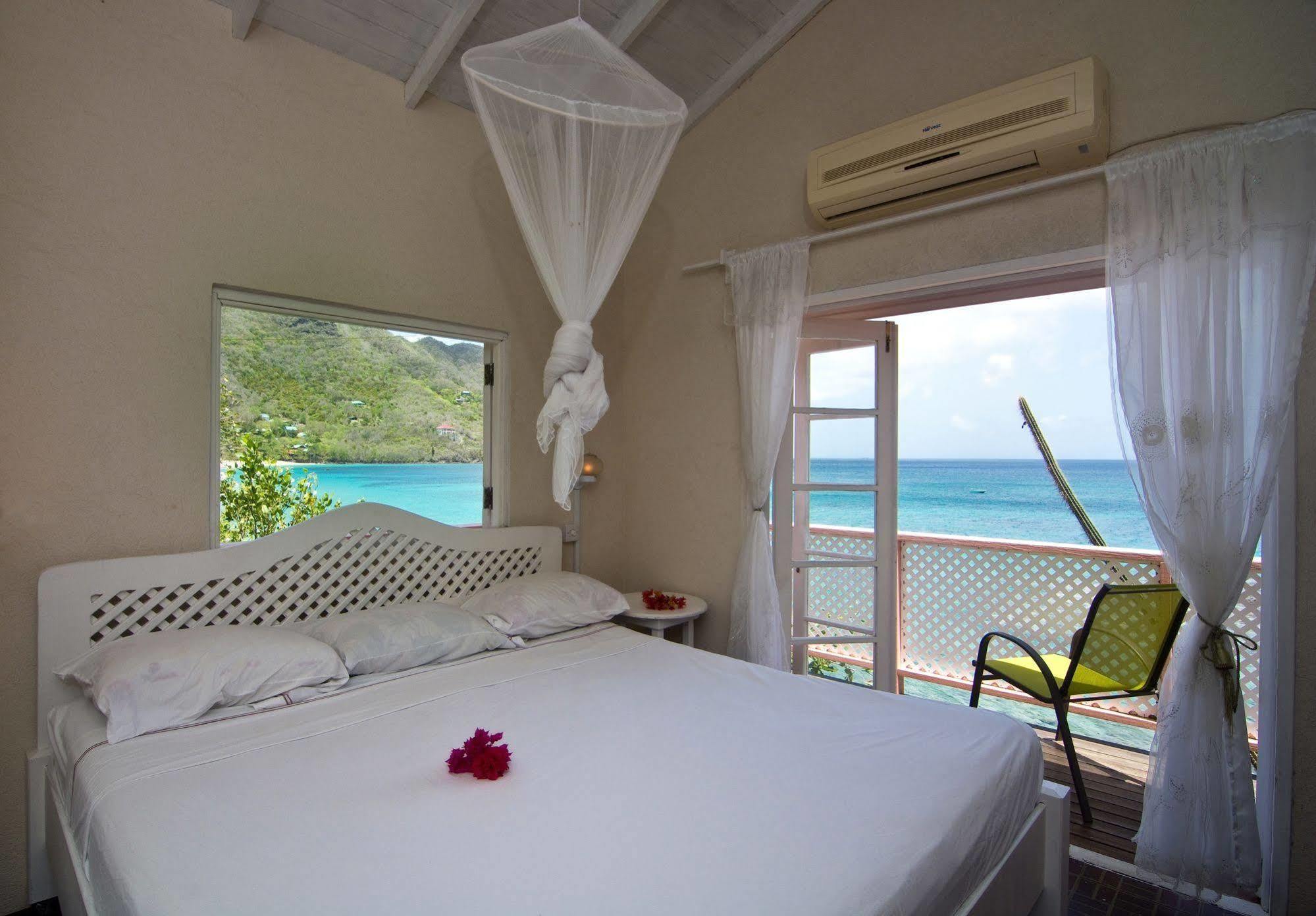 Отель Keegans Beachside Bequia Island Экстерьер фото