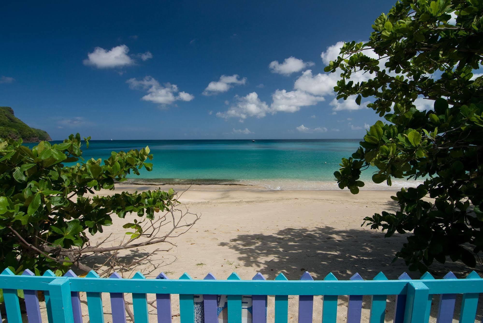 Отель Keegans Beachside Bequia Island Экстерьер фото